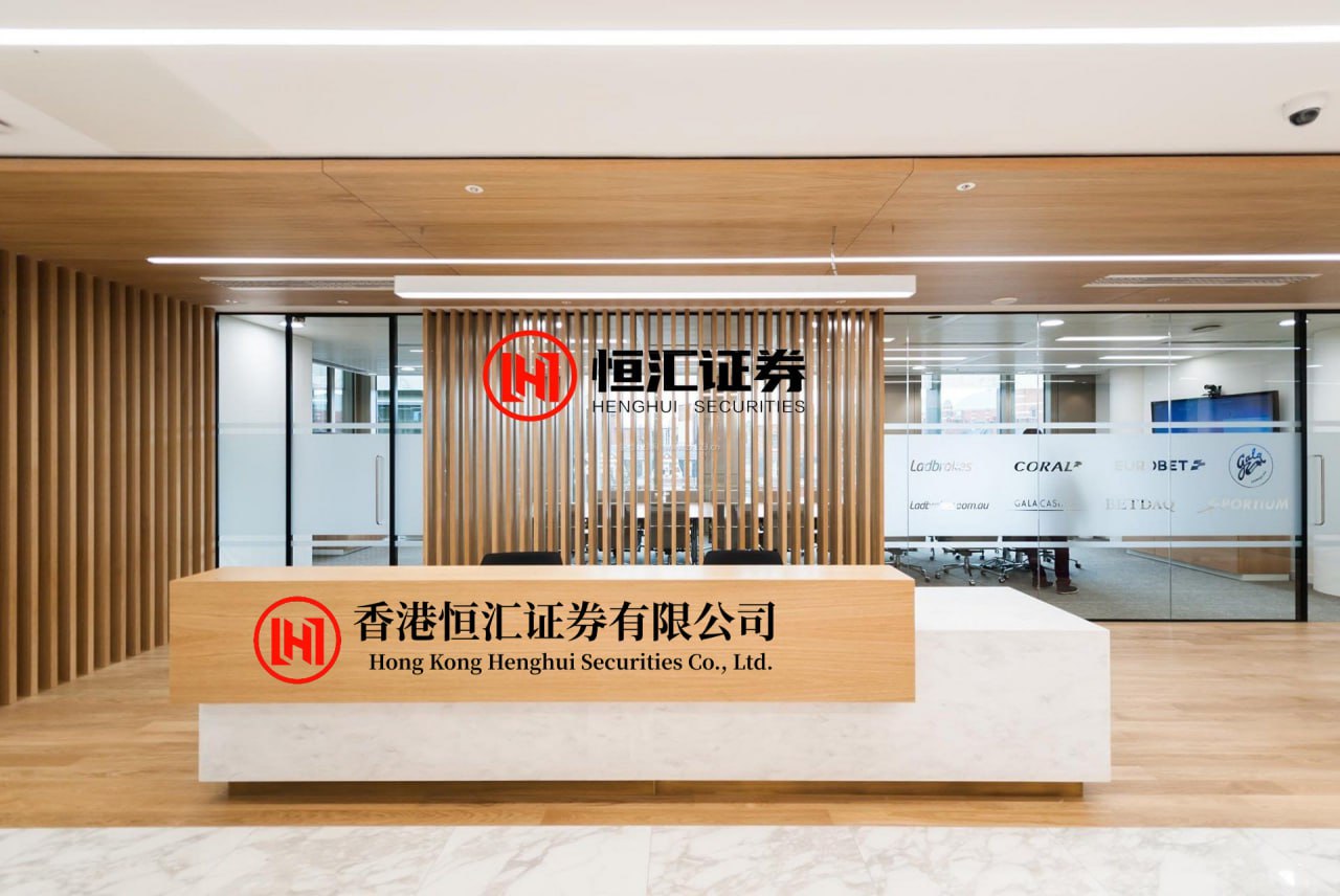 长城配资 笑疯了，龚翔宇停车技术差被美国人嘲讽，纸条附驾校电话令人哭笑不得